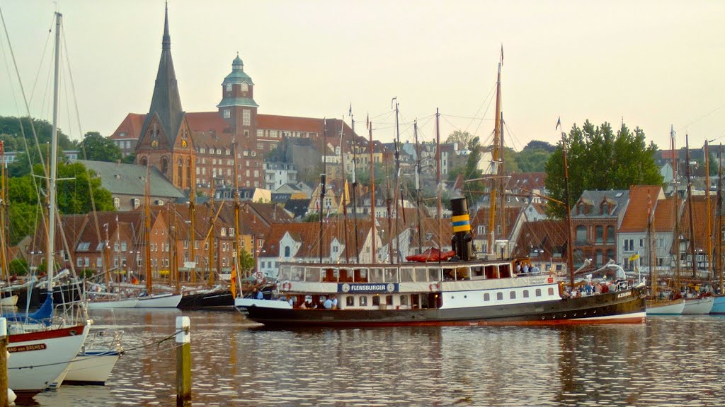 Das schwimmende Wahrzeichen der Stadt Flensburg Salondampfer Alexandra by www.fleno.de