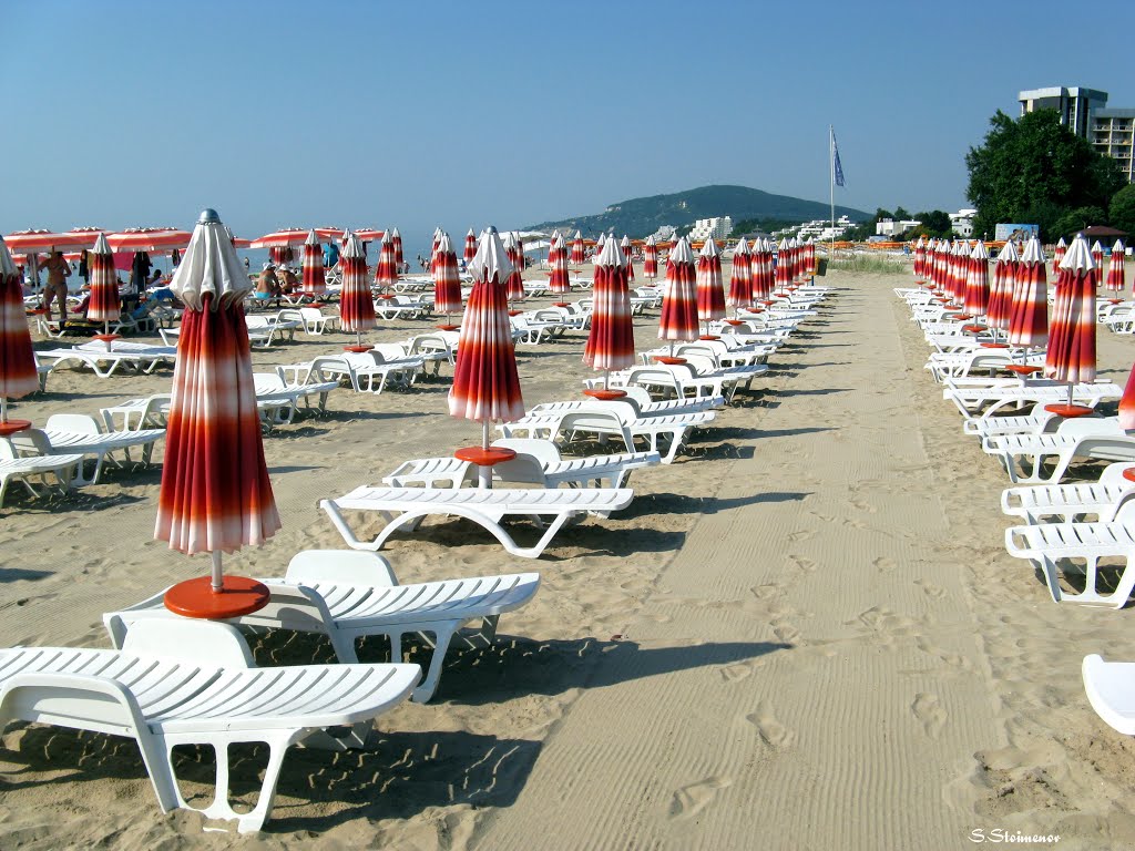 Albena, Bulgaria by Stoimen Stoimenov