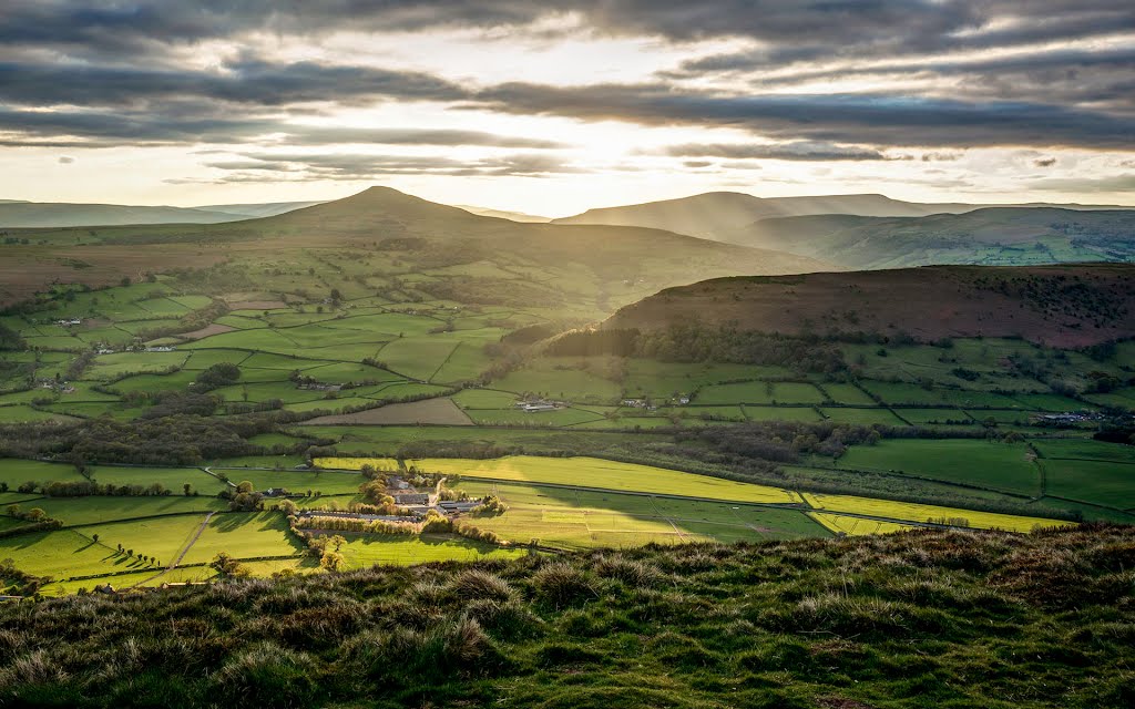 Sugar Loaf and Black Mountains from Ysgyryd Fawr by Steve Griffiths