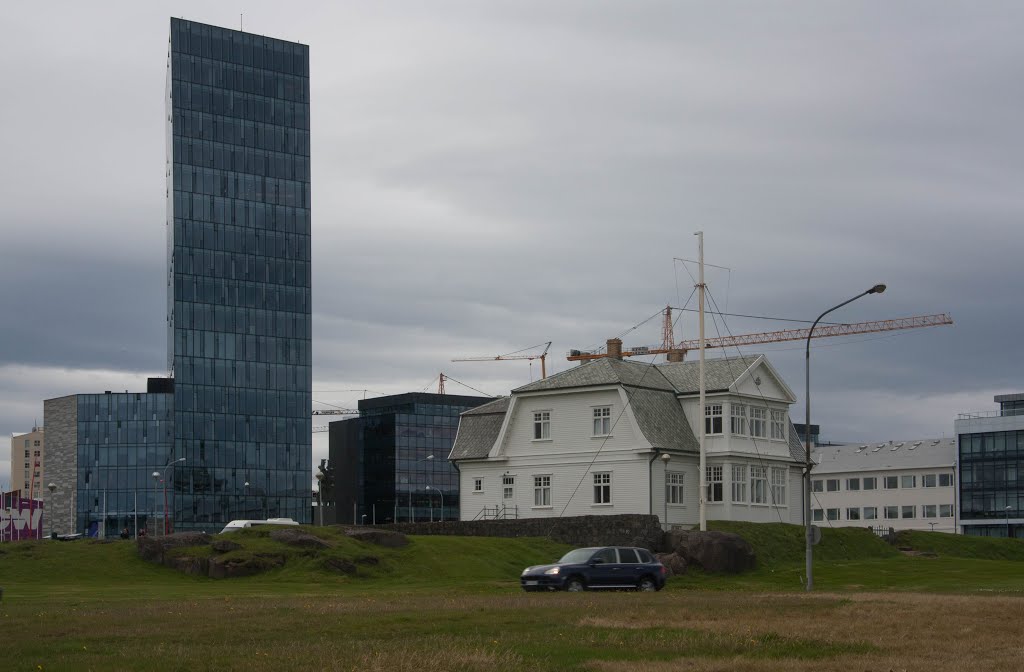 Reykjavík, Borgartún by Hans Gouman