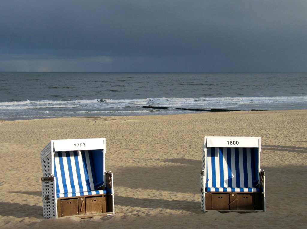 Westerland, Strand bei Sonnenaufgang by wthiemann