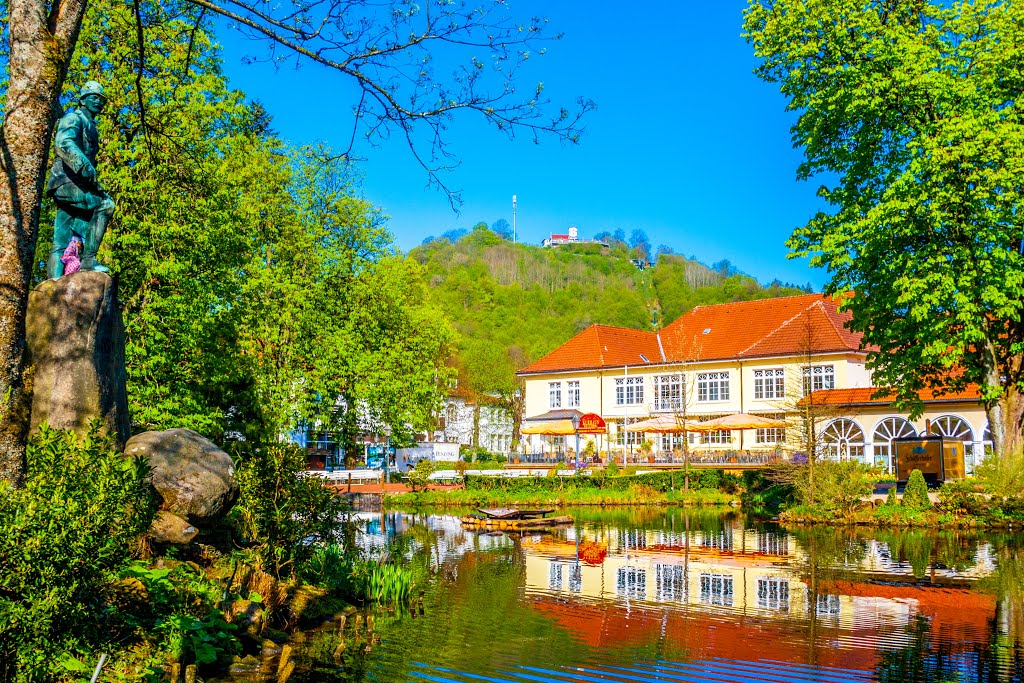 Das Kurhaus vom Wissmannteich aus betrachtet ... by Boris Gonschorek