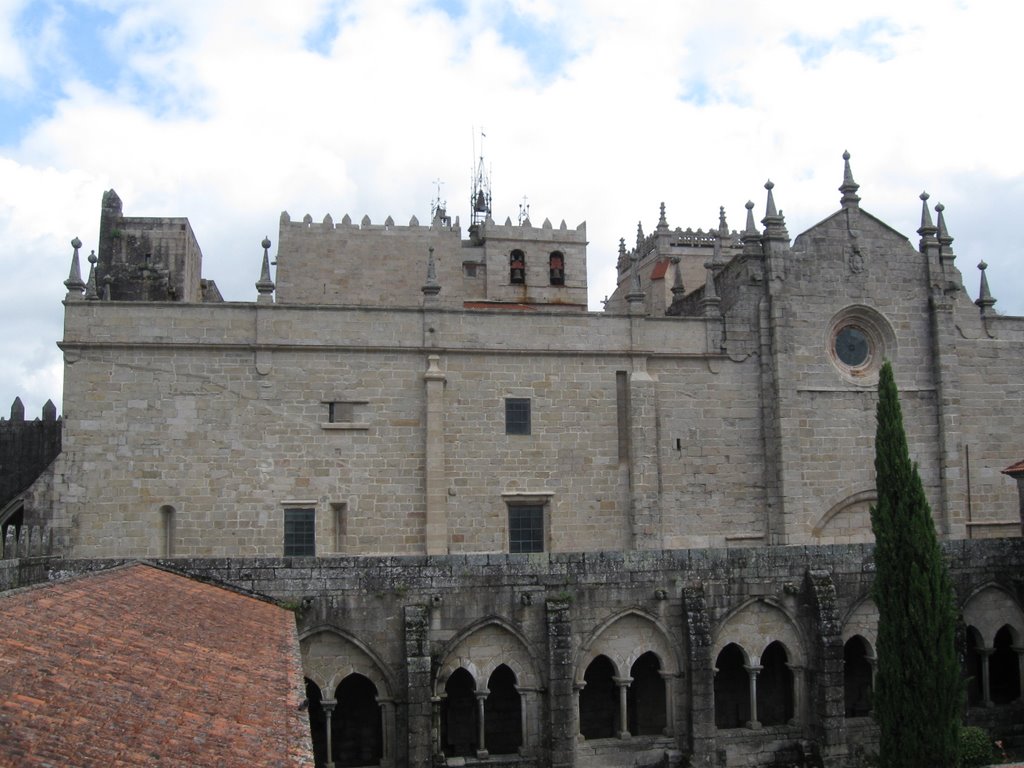 Catedral de Tuy desde el claustro by Joaquín Vilas