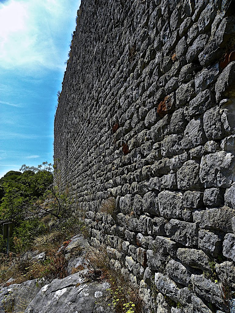 Castèl d'Auriac d'Auriagués - Occitania by Franc Bardou