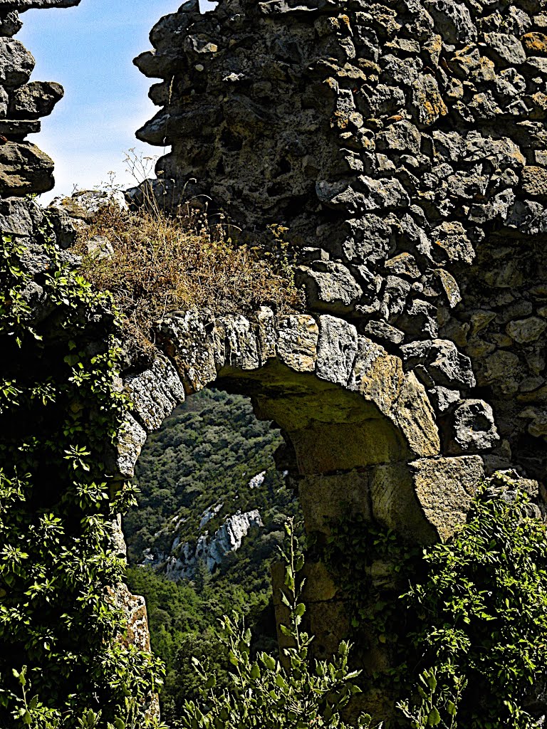 Castèl d'Auriac d'Auriagués - Occitania by Franc Bardou