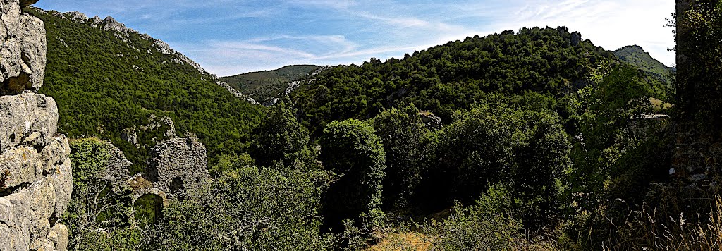 Castèl d'Auriac d'Auriagués - Occitania by Franc Bardou