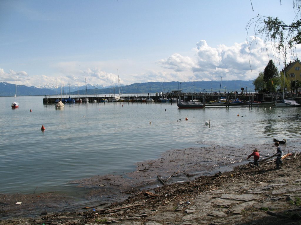 Wasserburg: Schiffsanleger und Schweizer Alpen by PEnnsylvania 6-5000