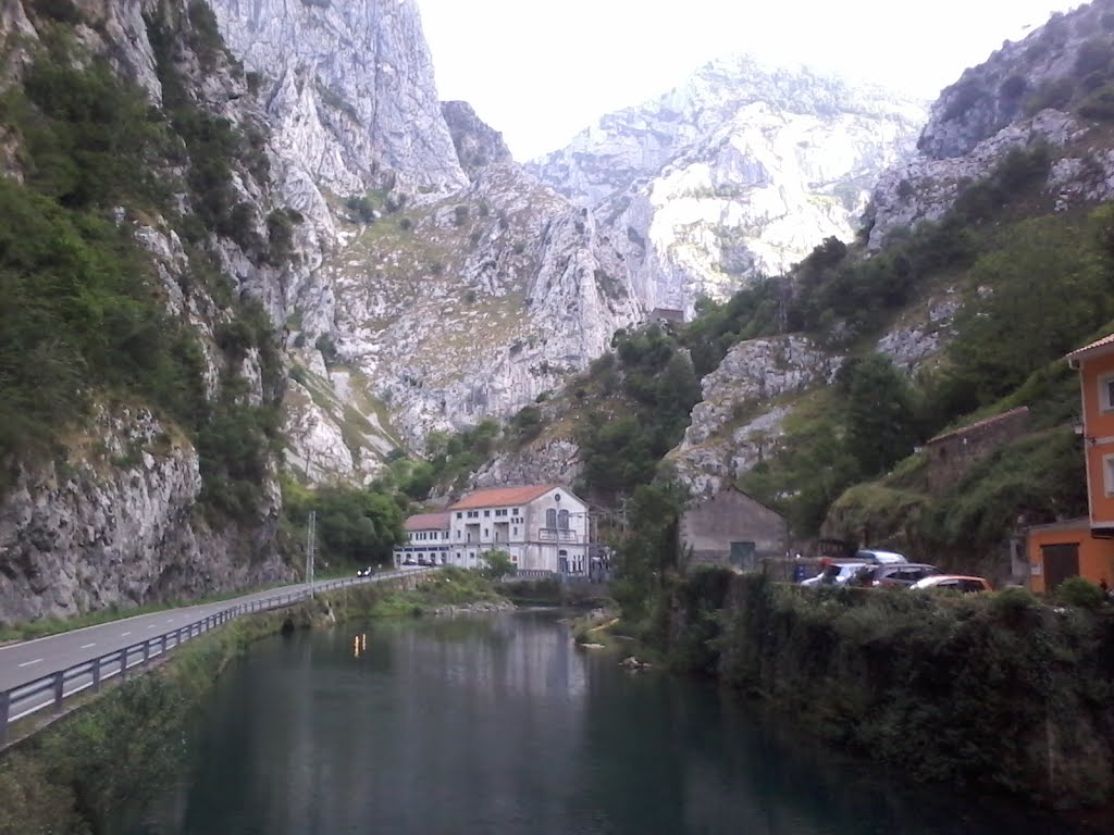 Presa del Cares, Poncebos, Cabrales, Asturias by McBodes