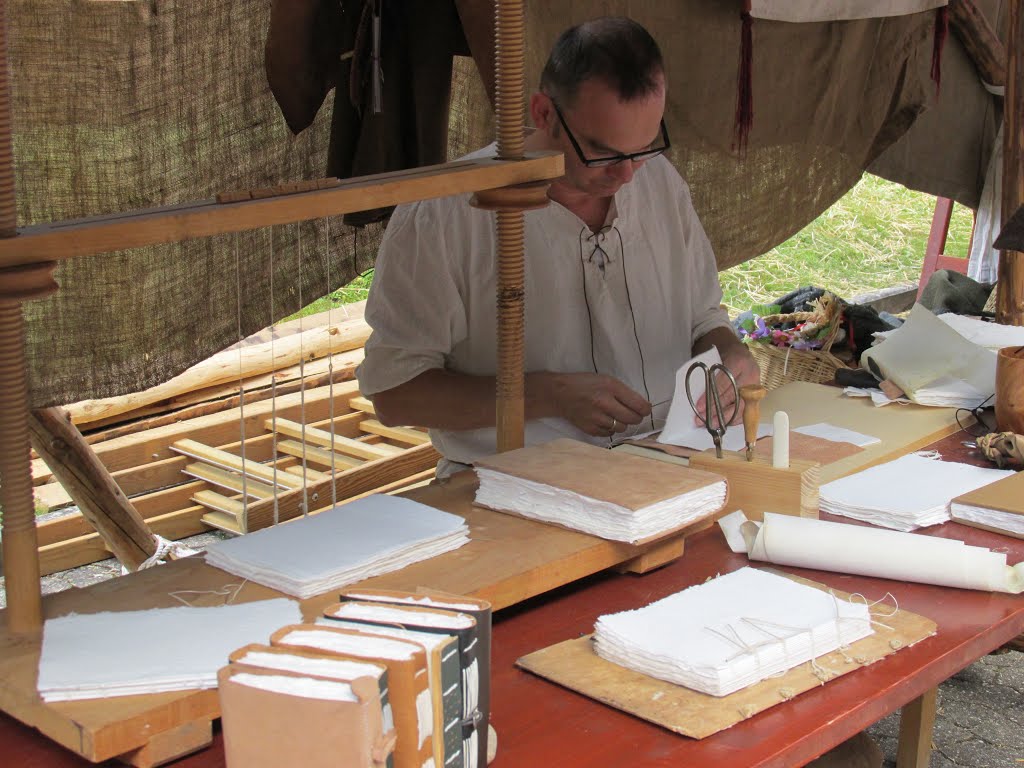 Traditionelles Buchbinder Handwerk by Baden de