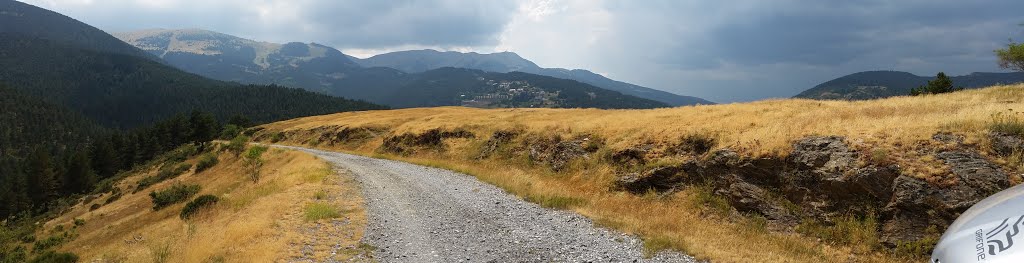 Calid estiu del 2015 arribant a La Molina. by Manel Mejias