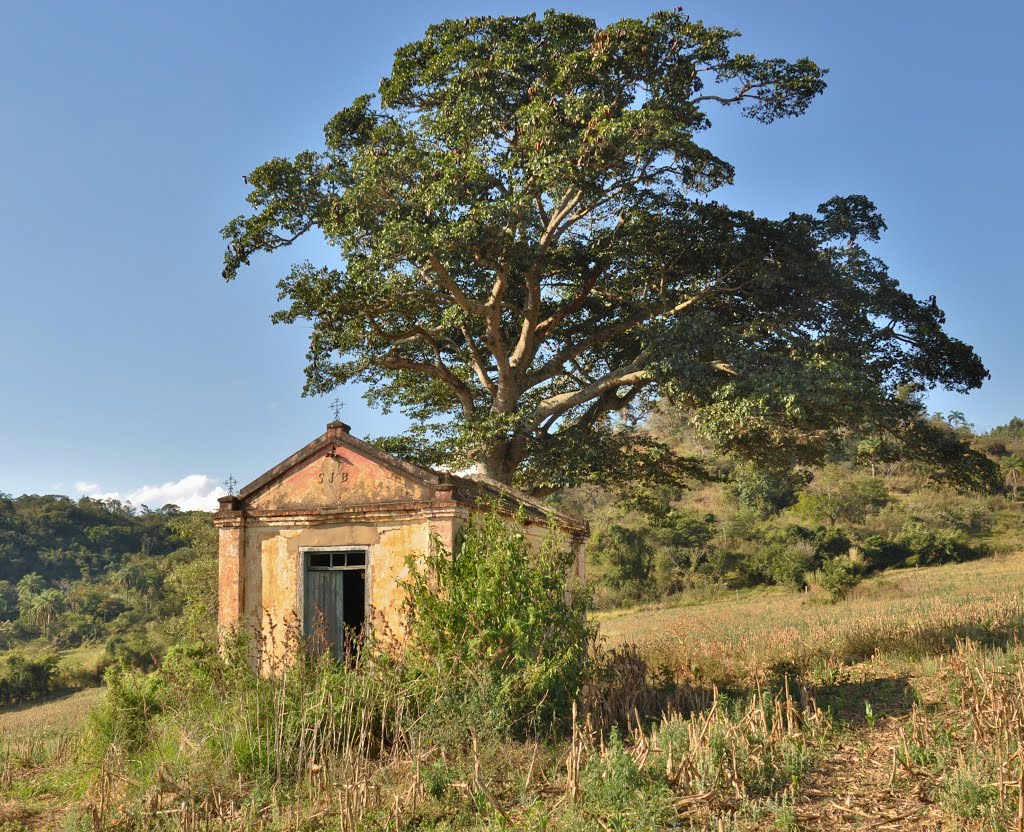 CAPELA RURAL by Otavio Barreira