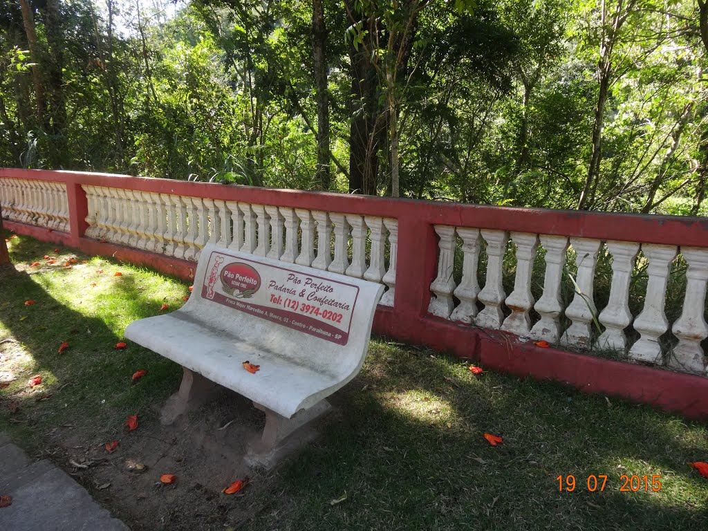 Banco e Mureta na Avenida São José. by Lro A C