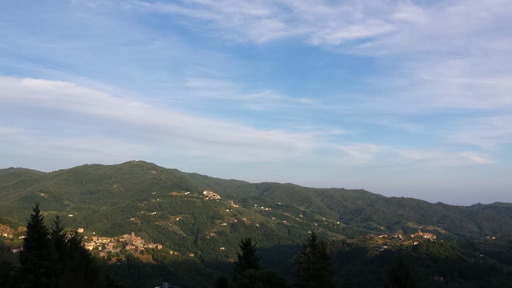 Dal paese-castello di San Quirico.A view from the castle-village San Quirico. by Landi Paolo (brezza)