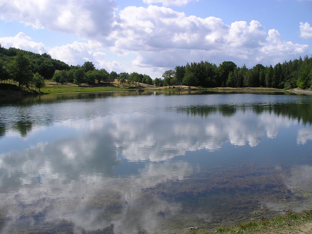 Nuvole sul Lago by twinsLauraCecy