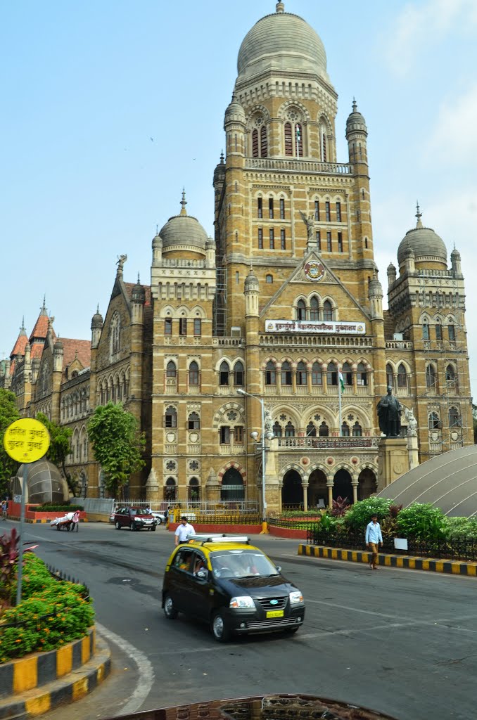 Der Chhatrapati Shivaji Terminus, auch Mumbai CST, bis 1996 Victoria Terminus by Jakob Kuhn