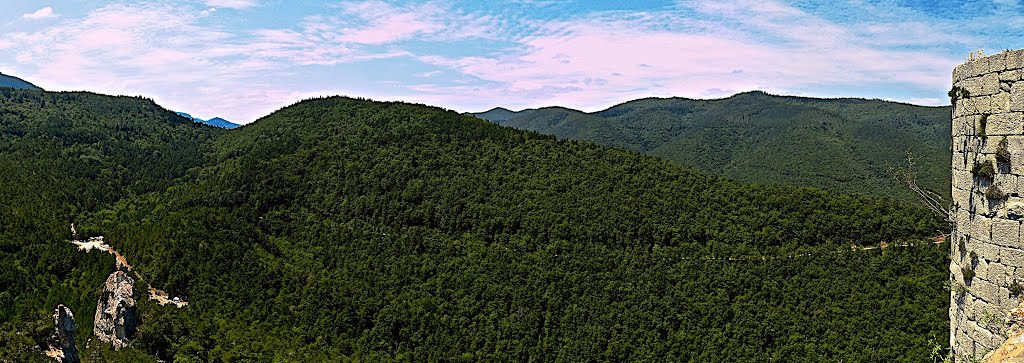 Castèl de Pèglaurenç - Donesan - Occitania by Franc Bardou