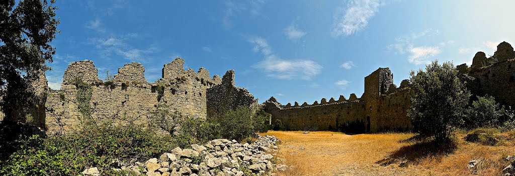 Castèl de Pèglaurenç - Donesan - Occitania by Franc Bardou