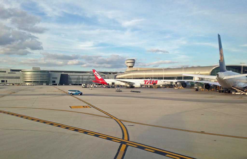 Miami International Airport by pgmark