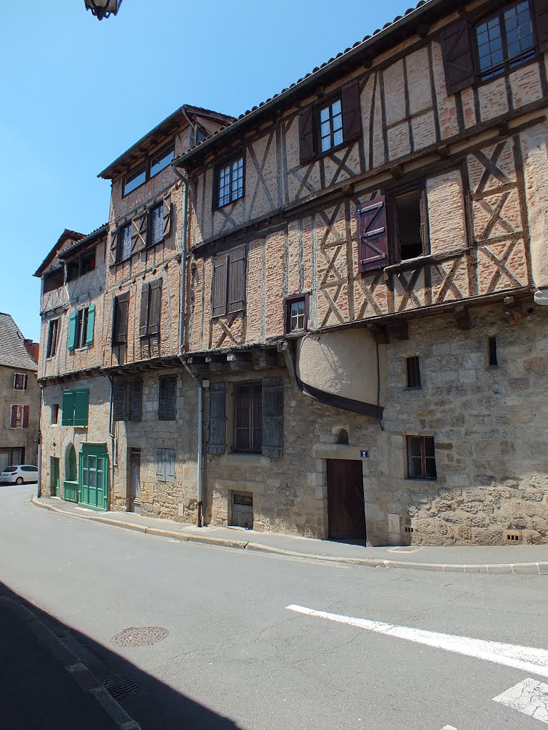 Belle demeure à Figeac (Rue du Canal) by Yann LESELLIER