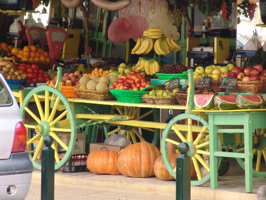 Fruit market in Paralia by Cătălin Strătilă