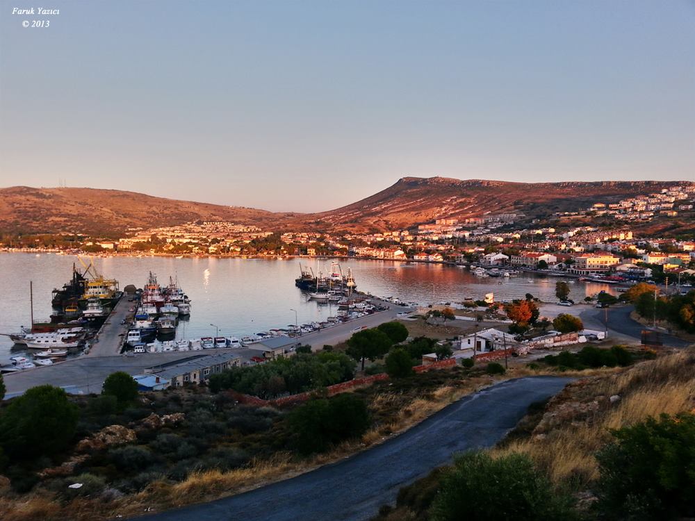 Foça Harbour view by Faruk Yazıcı