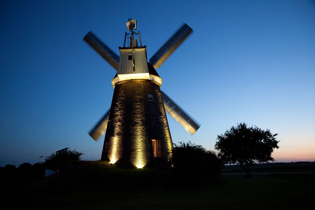 Windmühle bei der Arbeit by rainerbaer