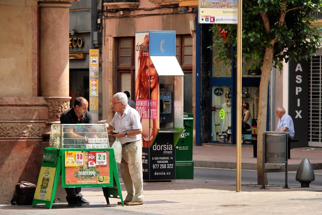 Raval de Martí Folguera by Jorge Franganillo