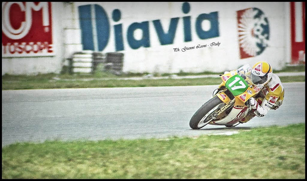 ITALIA - Autodromo di Misano (RN). 14 maggio 1989, Campionato del mondo di motociclismo, 250 cc. Helmut BRADL al curvone - Misano, Italian Grand Prix of Motorcycle World Championship: 250 cc , Helmut BRADL by antenoremalatesta