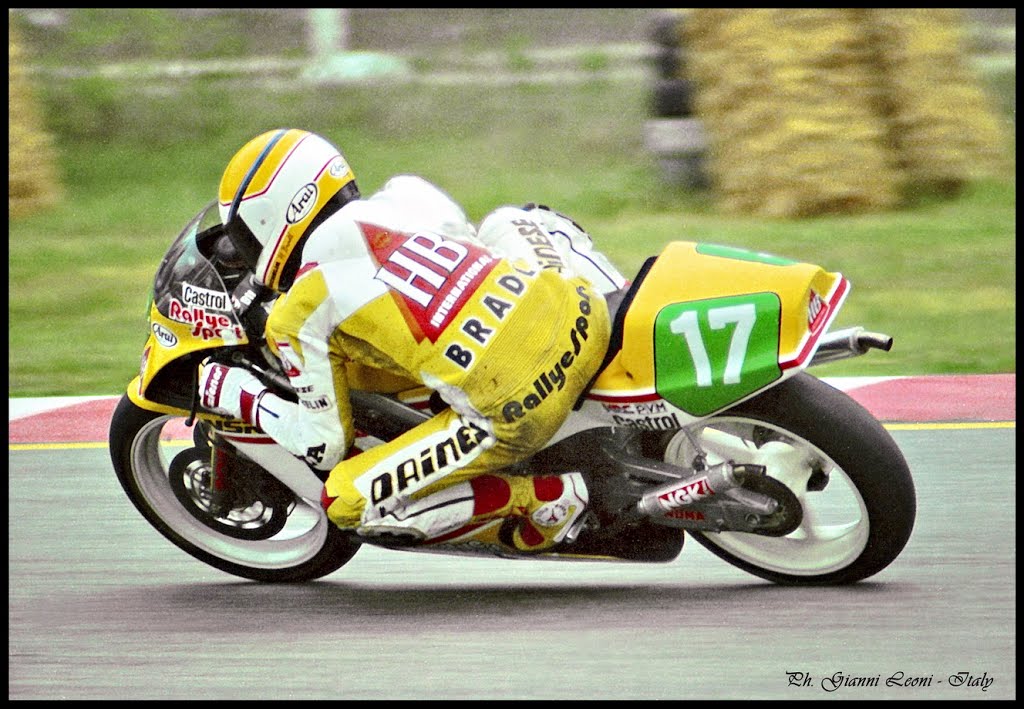 ITALIA - Autodromo di Misano (RN). 14 maggio 1989, Campionato del mondo di motociclismo, 250 cc. Helmut BRADL alla curva del Carro - Misano, Italian Grand Prix of Motorcycle World Championship: 250 cc , Helmut BRADL by antenoremalatesta