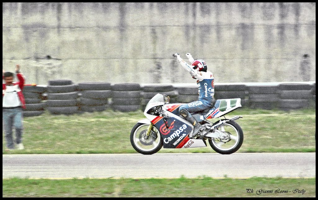 ITALIA - Autodromo di Misano (RN). 14 maggio 1989, Campionato del mondo di motociclismo, 250 cc, Sito PONS, il vincitore. - Misano, Italian Grand Prix of Motorcycle World Championship: 250 cc , Sito PONS..the winner by antenoremalatesta