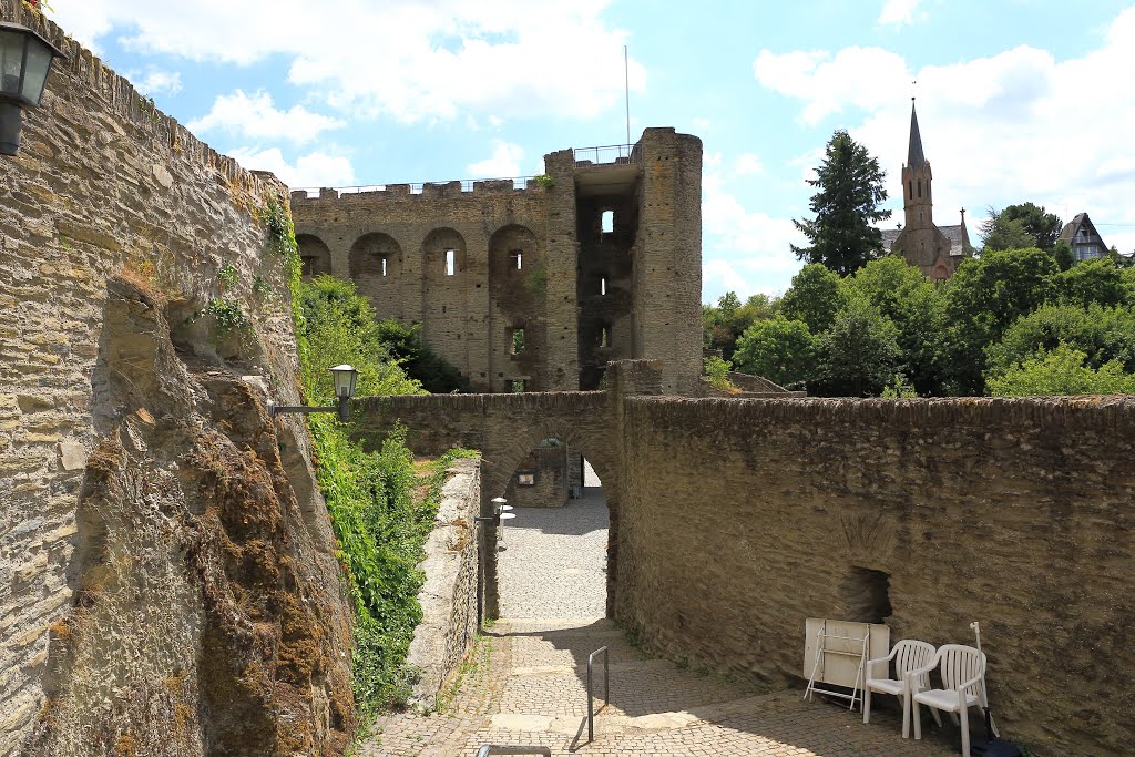 Burg Hohenstein by Kinyanjui Hager