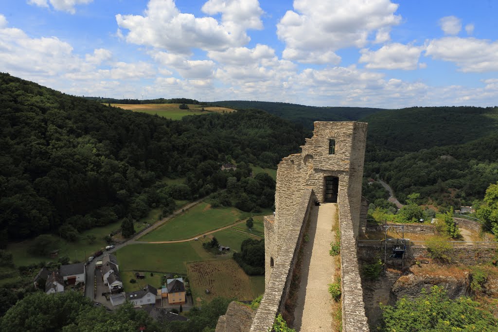 Burg Hohenstein by Kinyanjui Hager