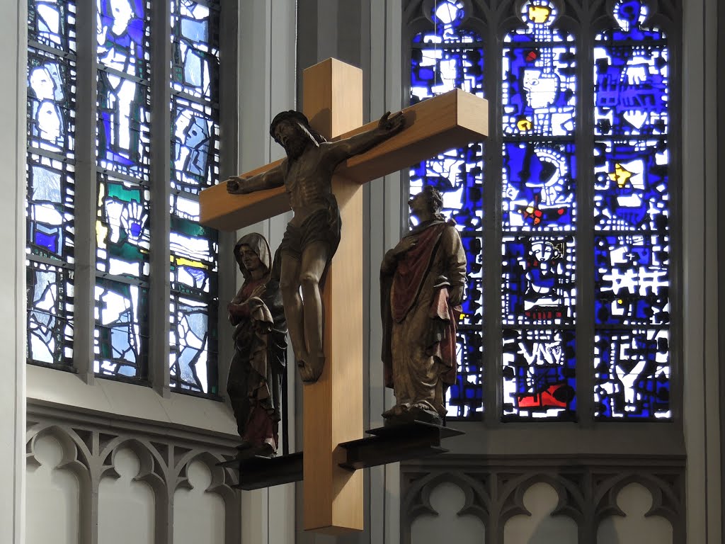 Kreuz im Chor - Citykirche by Herbert Foerster