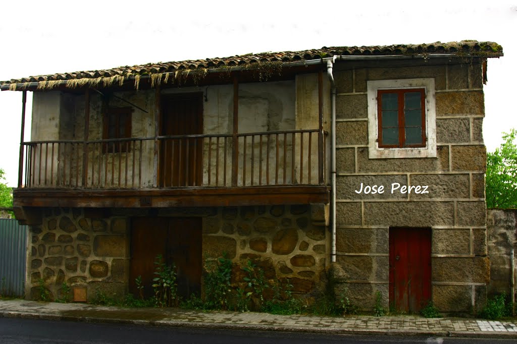 Casa en Ourense by Jose Perez Dominguez