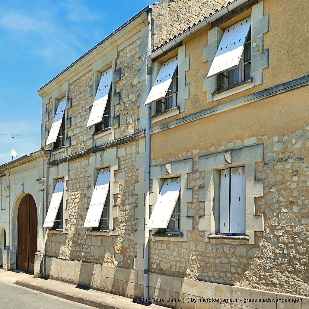 Le Puy Notre Dame (F) | www.microtoerisme.nl gratis stadswandelingen by InZicht