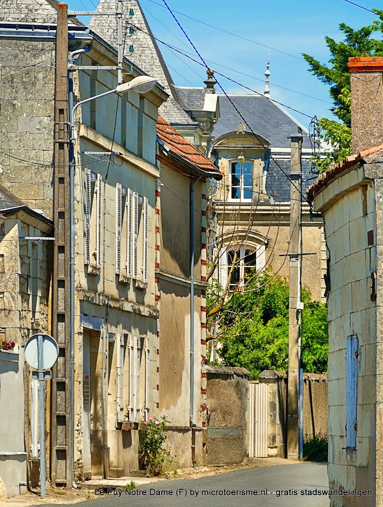 Le Puy Notre Dame (F) | www.microtoerisme.nl gratis stadswandelingen by InZicht