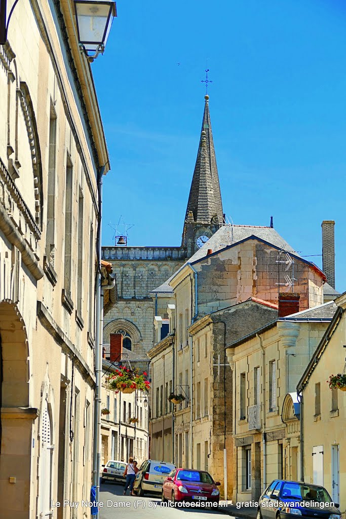 Le Puy Notre Dame (F) | www.microtoerisme.nl gratis stadswandelingen by InZicht