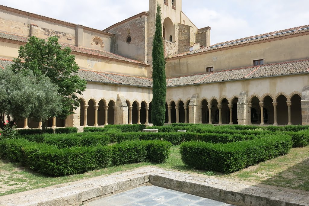 Santa María la Real de Nieva, Kreuzgang und Garten des Dominikanerklosters, Anfang 15.Jh., seit jeher bis heute öffentlich zugänglich by Günther Bogensberger