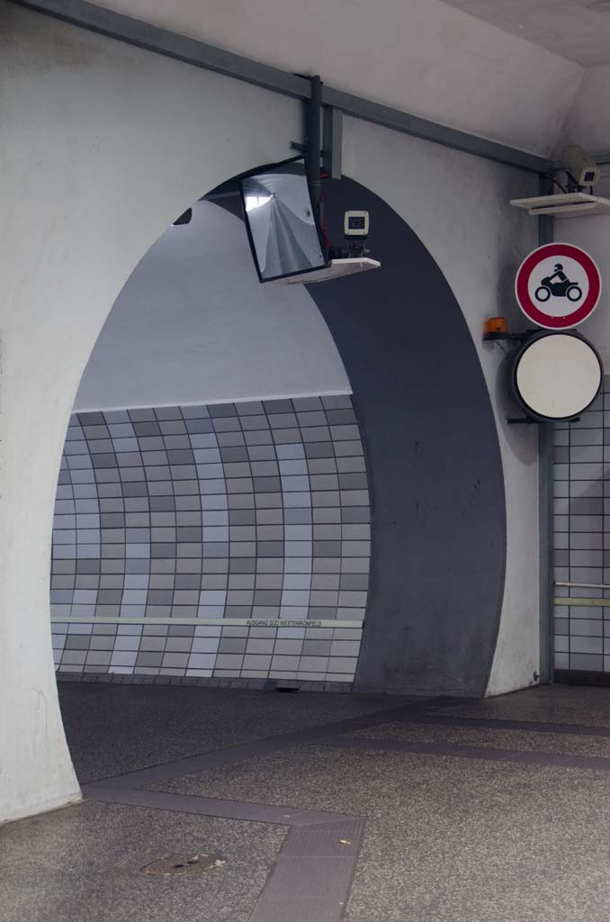 NORD-OSTSEE-KANAL (= "Kiel-Canal"), RENDSBURG: Fußgängertunnel (L=130m) unter dem Nord-Ostsee-Kanal / Pedestrian tunnel (L=426.51ft) under the Kiel-Canal • 07-2015 by hartmut.breitling