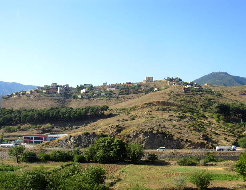 Bahçe yakınları, Osman Ünlü by Osman Ünlü