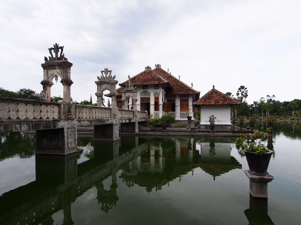 Ujung Water Palace - 2015.02 by rheins