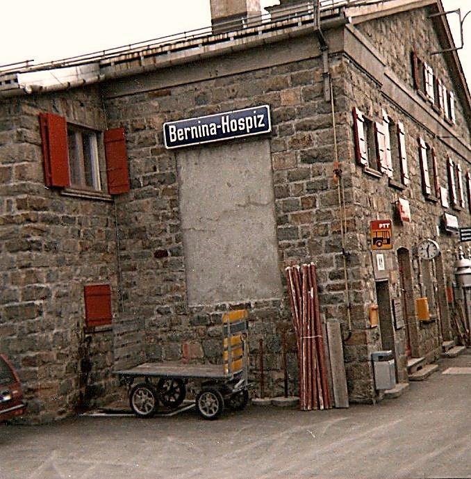 Bernina Hospiz (Schweiz): Station der Rhätischen Bahn, Höhe 2257 Meter by dudeyberlin