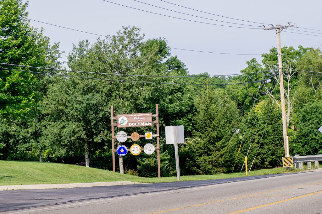 Dousman, Wisconsin welcome sign by Rich R