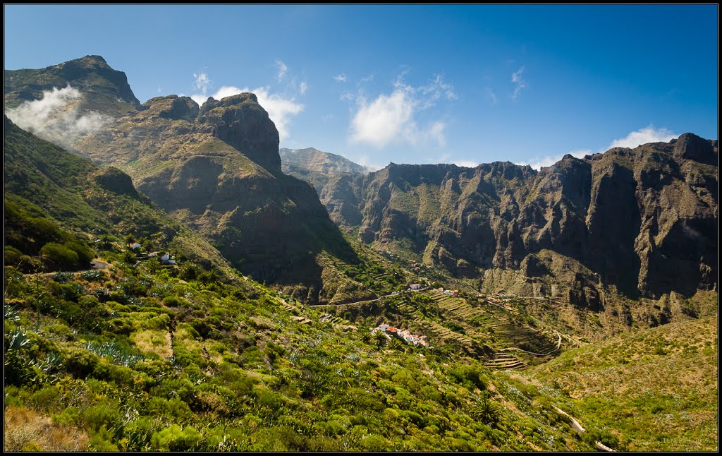 Buenavista del Norte, Santa Cruz de Tenerife, Spain by Radek Skuhra