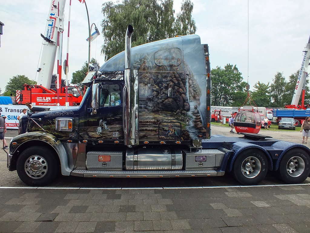 Bemalter Truck in Wilhelmshaven by Hermi Klinky