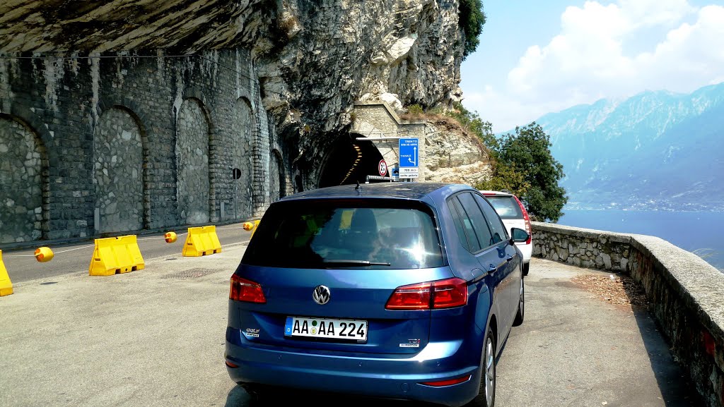 Gargnano: Gardasee; 38,5°C; Tunnel-Parkplatz T2015-07-21_1P 134 © http://www.fahidi.eu by Béla Fahidi