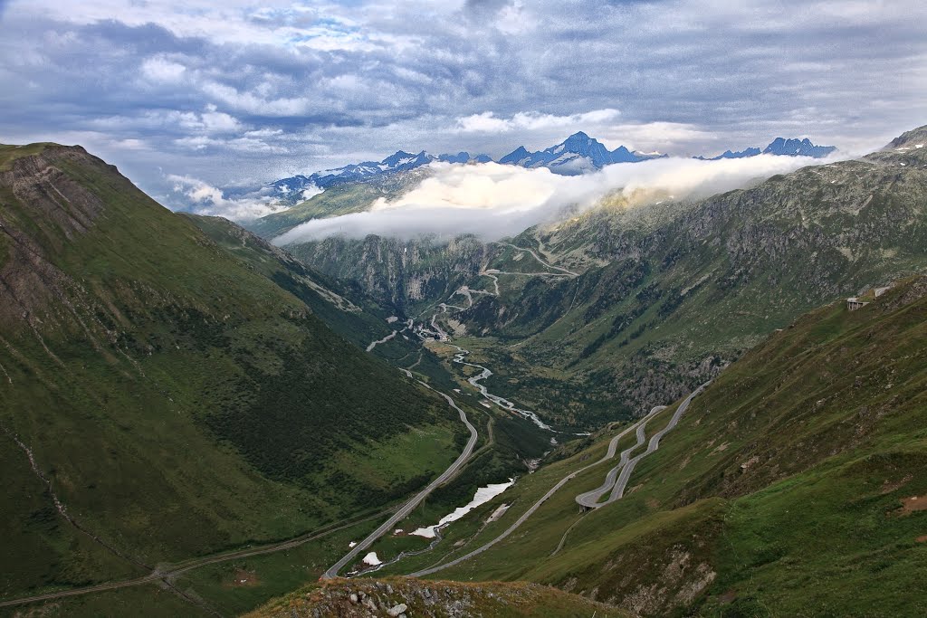 Cesta z Furkapass přes Gletsch k Grimselpass, Oberwald Švýcarsko by Horst Gryger