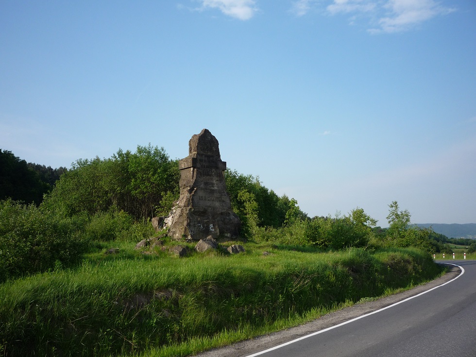 Harbutowice.Przełęcz Sanguszki. Obelisk z czasów budowy drogi (1894-1895) by Piotr Golonka