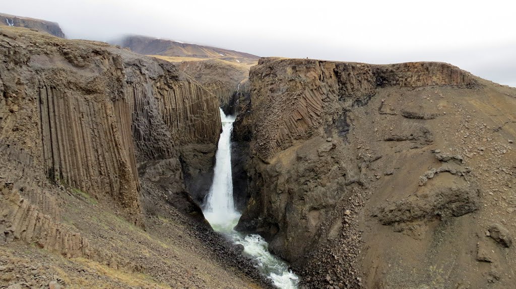 Hengifoss by Sylvain Jaquet