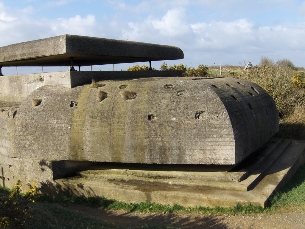 Batterie Longues sur Mer_WN 48_Leitstand_2008-03-21 by Martin Dudle-Ammann